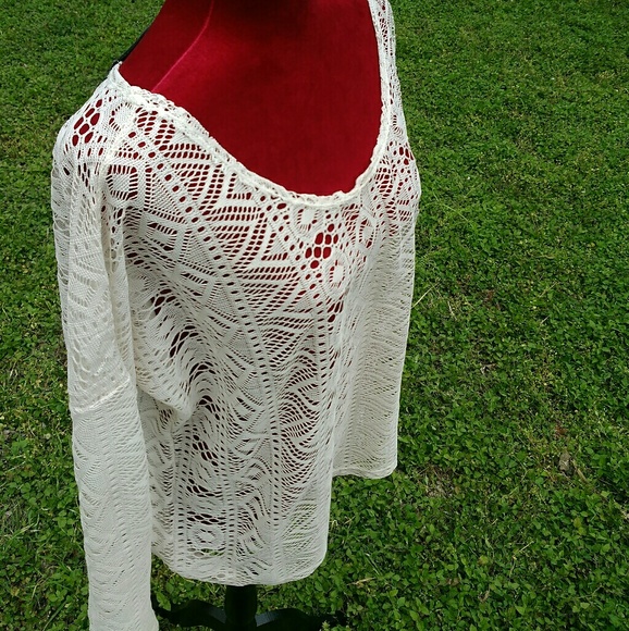 Daytrip lace top with back detail - Picture 4 of 4